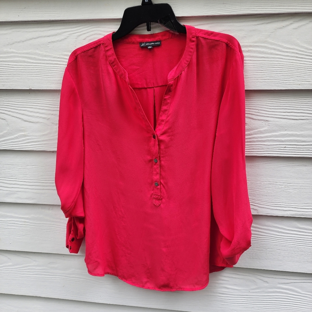 M Pinkish/red blouse